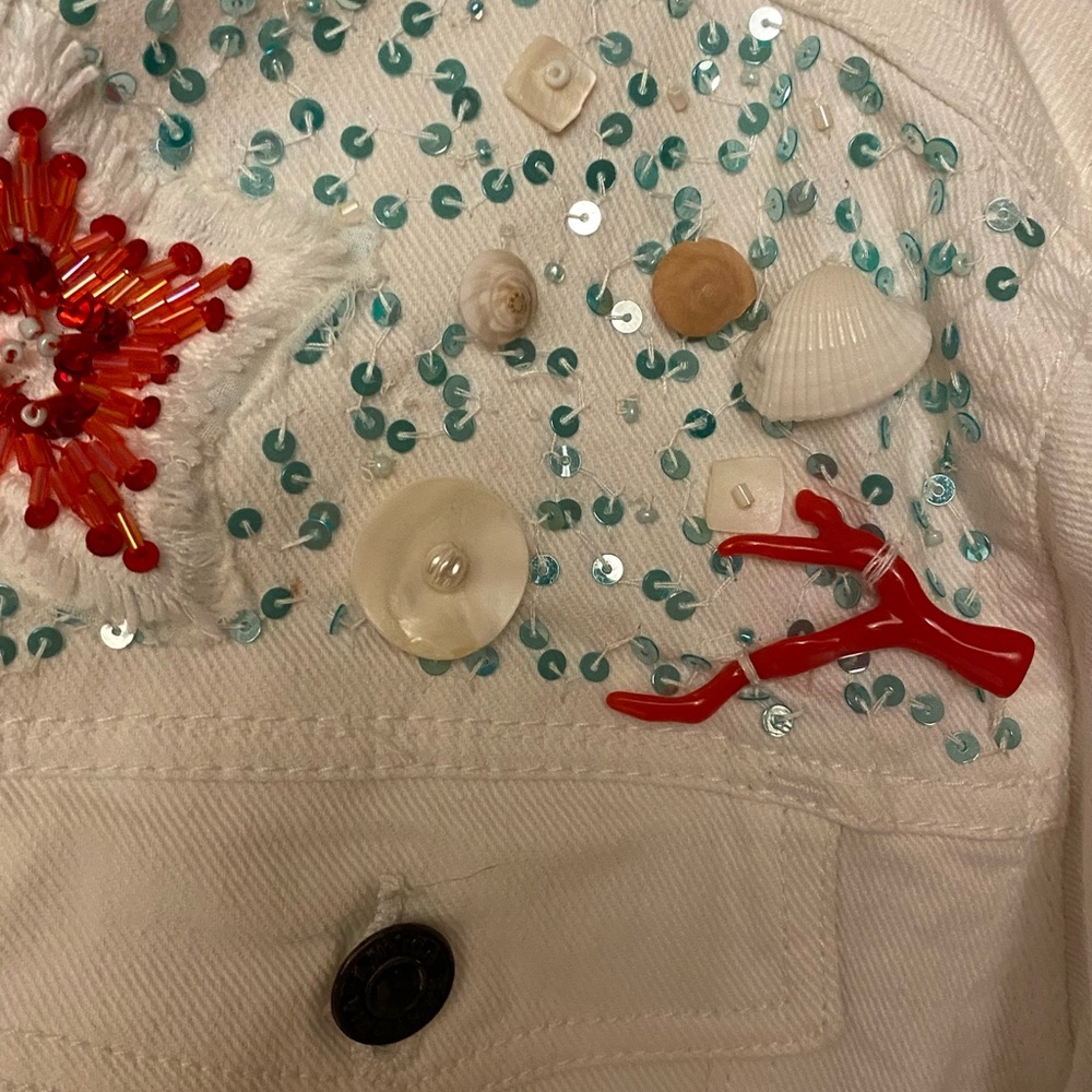 Beautiful white jean jacket from France. - Picture 4 of 11
